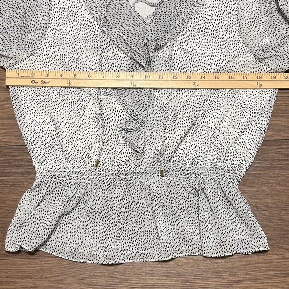 🔥🔥🔥Ted Baker Black and White Ruffled Tie Front Blouse Size: 4🔥🔥🔥 - Picture 3 of 7